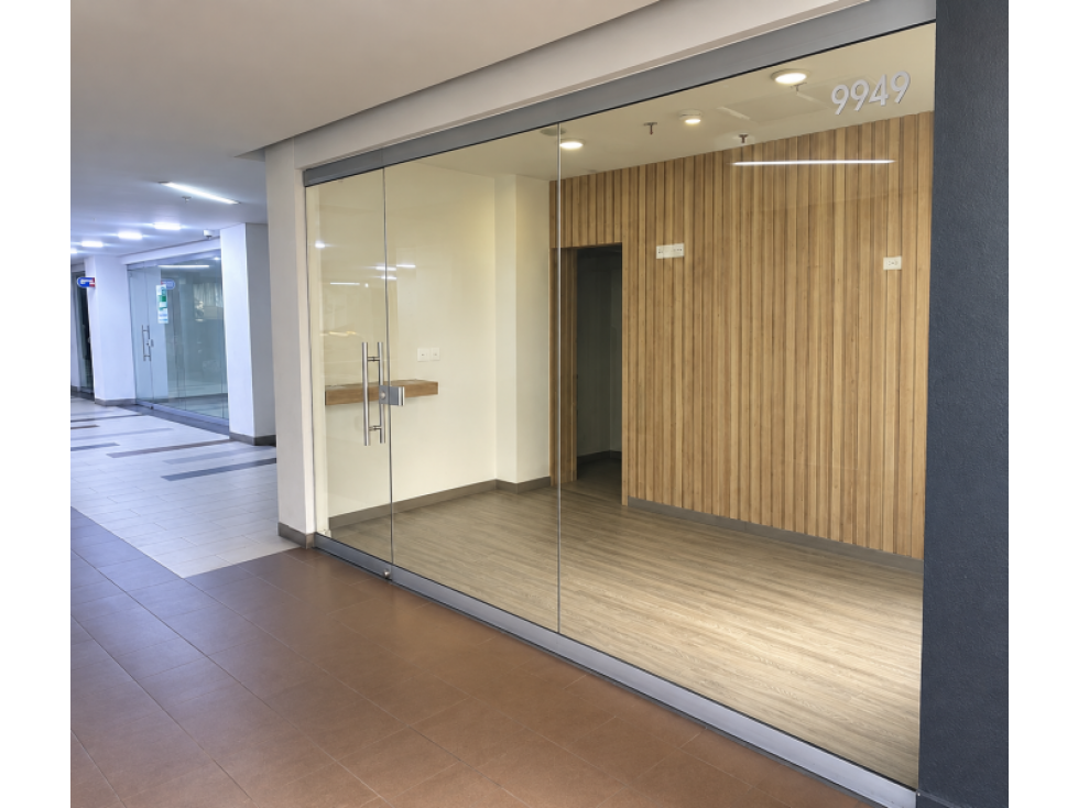VENTA DE LOCAL COMERCIAL EN LAS PALMAS EN UN MALL - 3