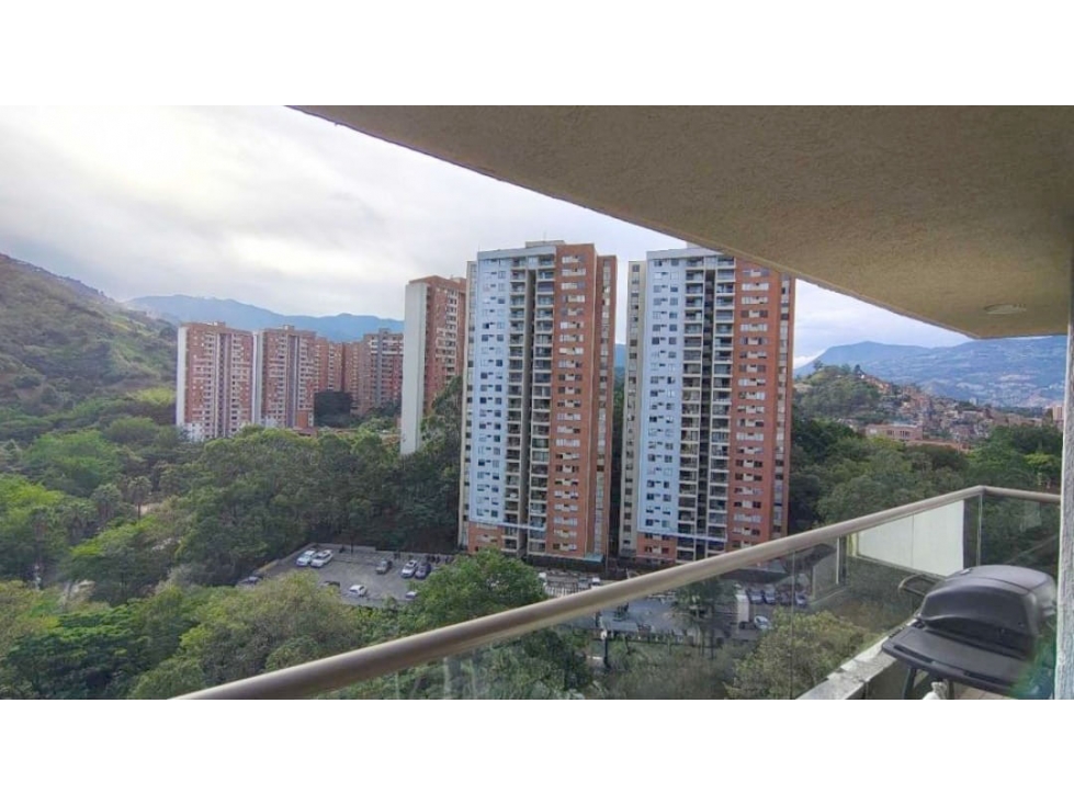 VENTA DE APARTAMENTO EN LA LOMA DE LOS BERNAL. — foto 3