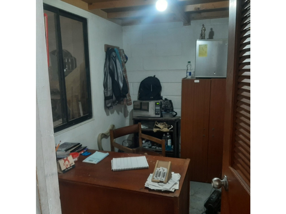 VENTA DE BODEGA EN CISNEROS — foto 3