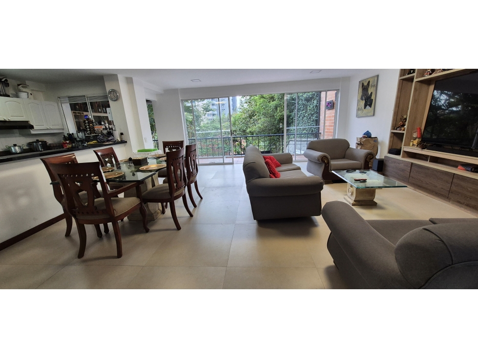 VENDO CASA EN ENVIGADO DE 3 NIVELES CON 5 ALCOBAS EN LAS BRUJAS