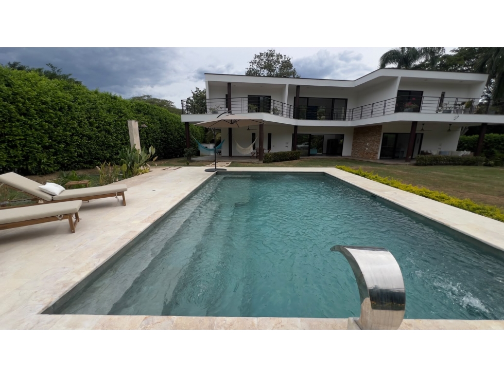 CASA CAMPESTRE CON PISCINA SOPETRAN ANTIOUIA PARCELACION CERRADA