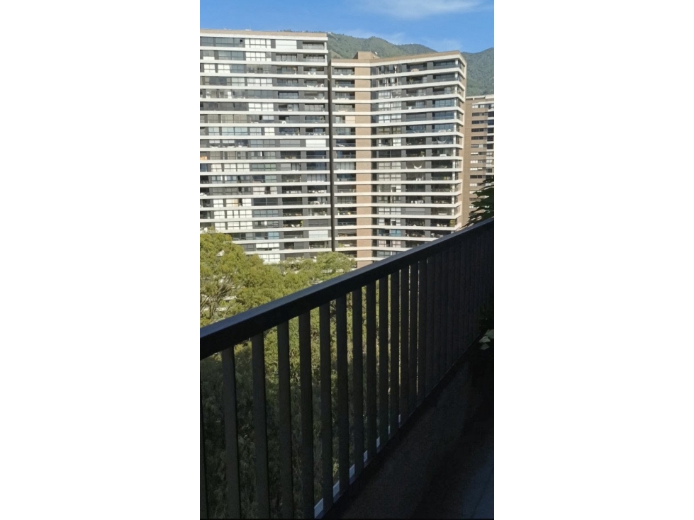 EXCLUSIVO APARTAMENTO NUEVO EN CONTREE PALMAS ALTO DEL POBLADO 143m2 — foto 5