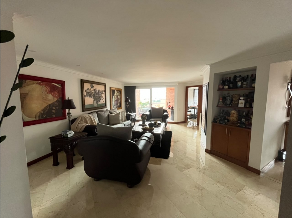 VENDO APARTAMENTO EN LAURELES SECTOR ESTADIO 5 HABITACIONES