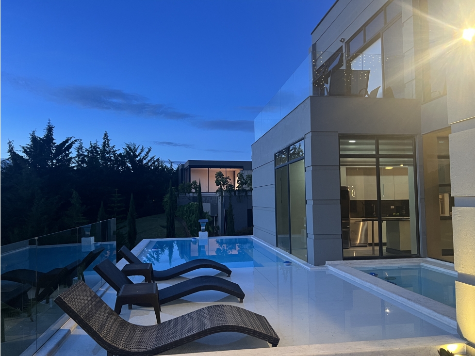 Residencia Contemporánea con Vista al Capiro