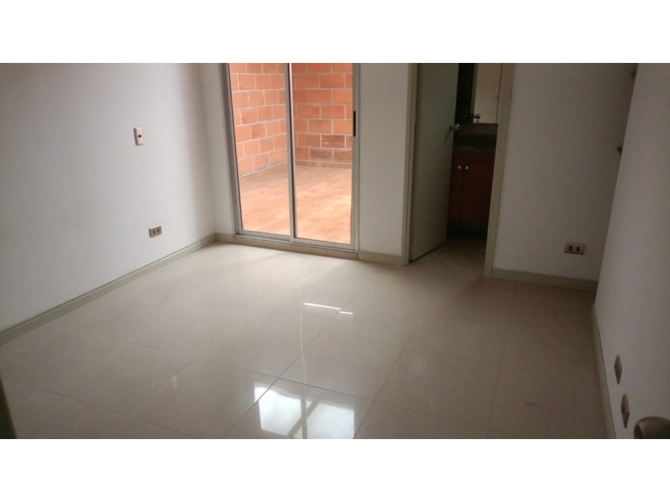 VENDO AMPLIO APARTAMENTO PISO BAJO EN CONQUISTADORES — foto 5