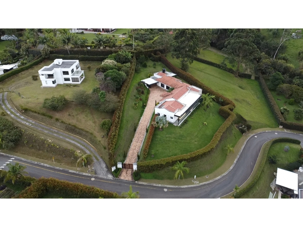 SE VENDE ESPECTACULARA CASA CAMPESTRE EN RIO NEGRO — foto 3