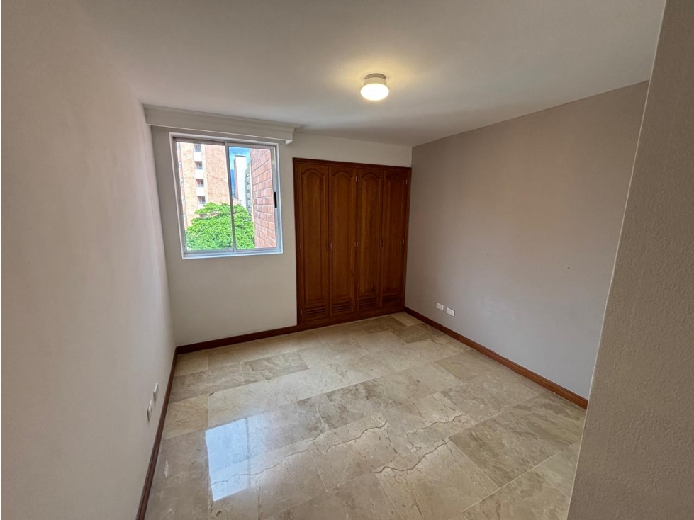 SE VENDE SUPER CÓMODO APARTAMENTO EN LAURELES — foto 3