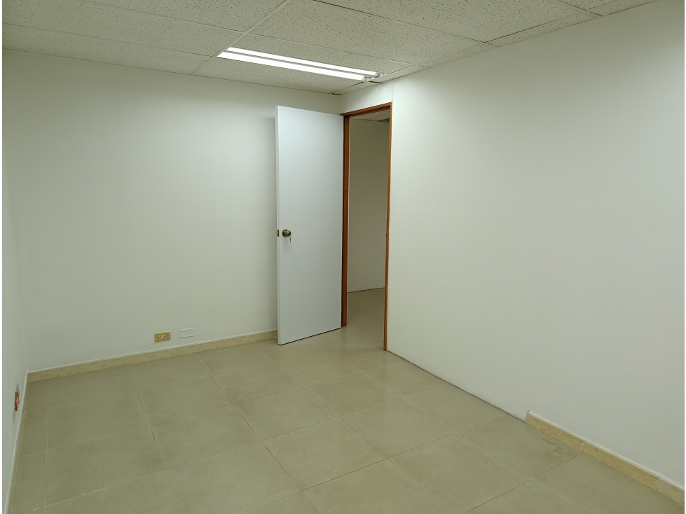 VENDO - ARRIENDO OFICINA EN VILLA CARLOTA - EL POBLADO — foto 4