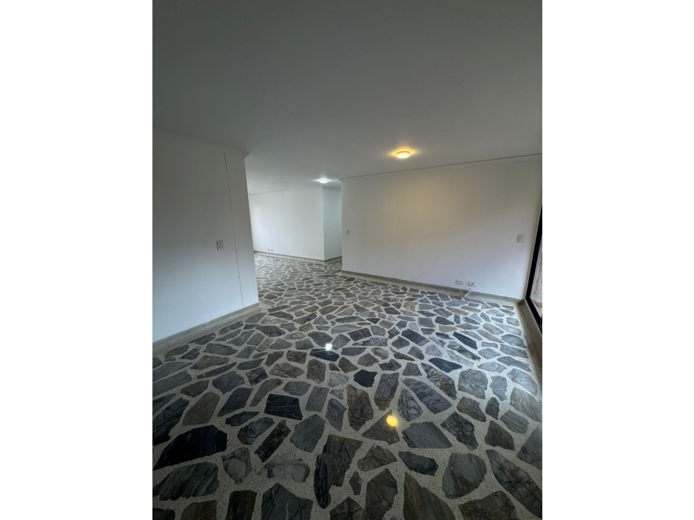 APARTAMENTO EN EL SECTOR LA LOMAS EL POBLADO MEDELLIN — foto 4