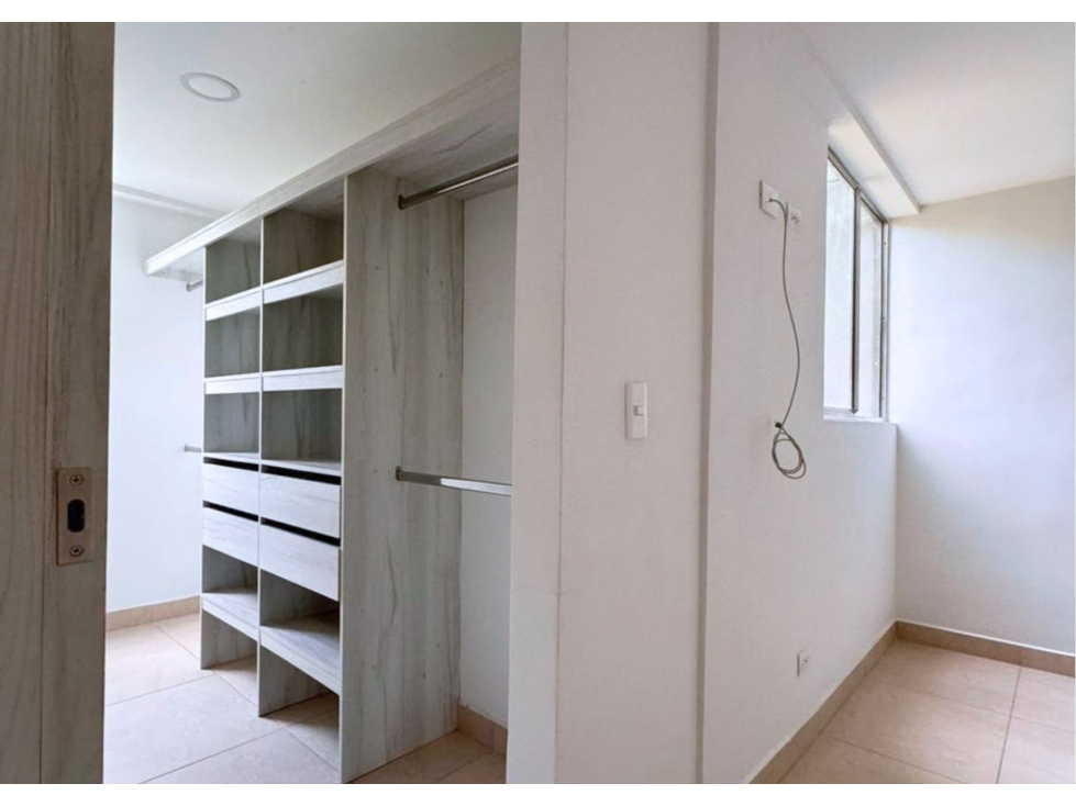 Apartamento con parqueadero y cuarto útil. Sabaneta, Loma de San José — foto 4