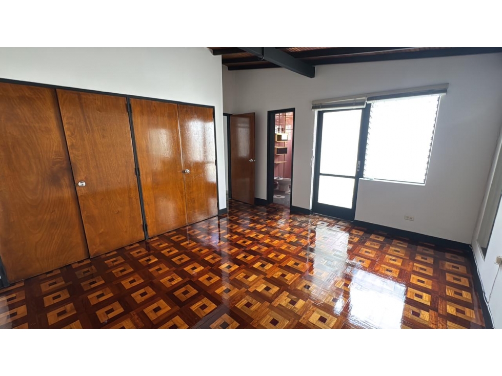 CASA COMERCIAL EN ALQUILER SEGUNDO PISO EN LOS COLORES — foto 5