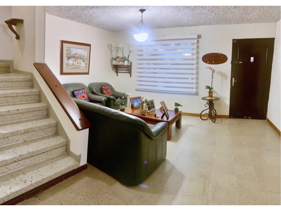 CASA UNIFAMILIAR INDEPENDIENTE EN VENTA | 220 mt2  con GARAJE — foto 3