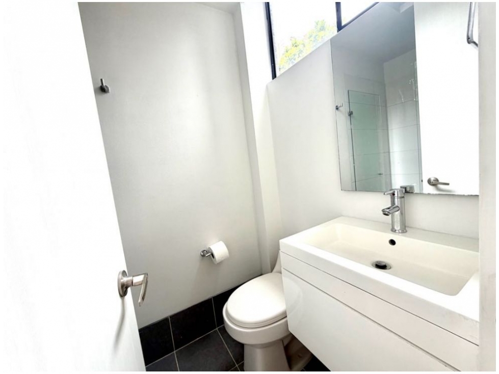 APARTAMENTO CON TERRAZA LOMA DEL ESMERALDAL CON COLEGA — foto 4
