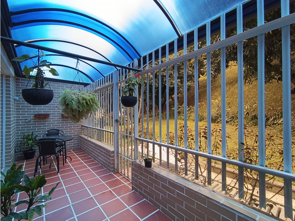 VENTA CASA EN LA LOMA DE LOS BERNAL PARTE BAJA. ESPACIOS — foto 3
