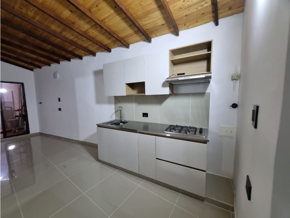 HERMOSA CASA EN VENTA REMODELADA PARA ESTRENAR EN ENVIGADO LA MINA — foto 4