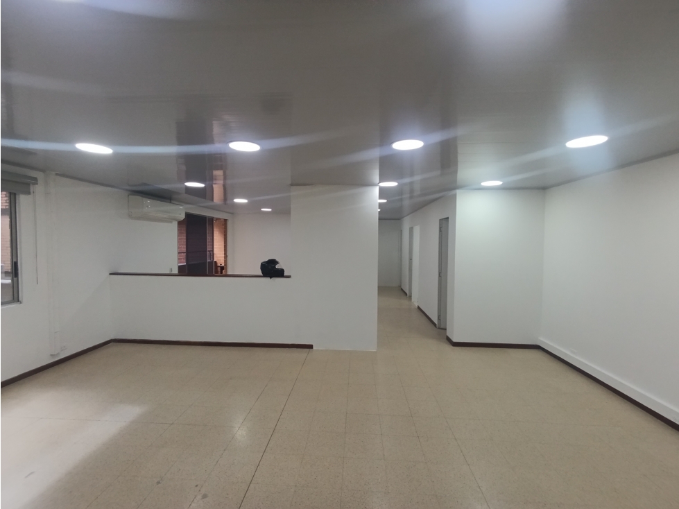 VENDO OFICINA EN GUAYABAL A 800 METROS DE LA ESTACIÓN AGUACATALA — foto 4