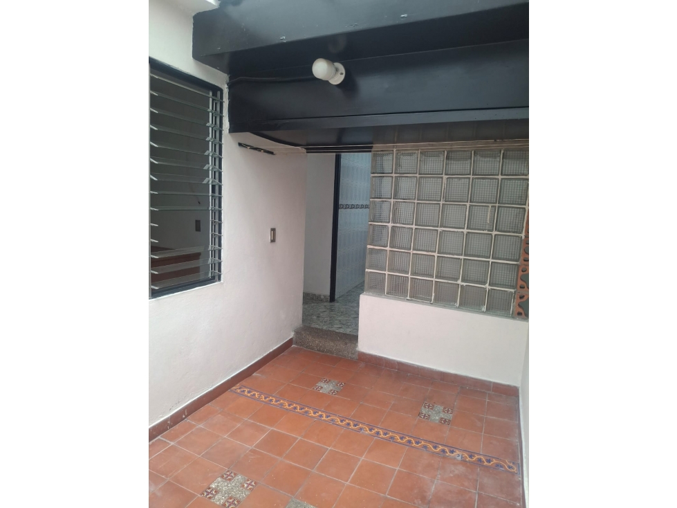 Amplia casa en segundo piso 4 Habitaciones en Buenos Aires Medellín — foto 5