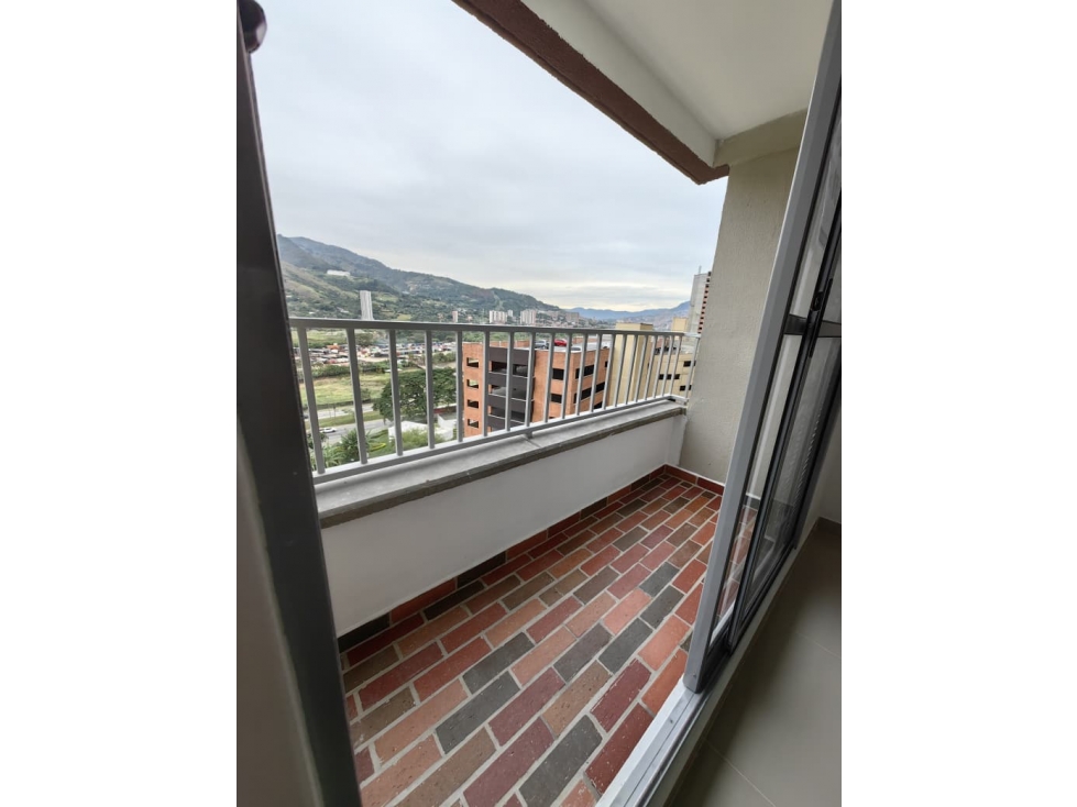 VENTA DE APARTAMENTO EN POBLADO NIQUIA CON EXCELENTES ACABADOS — foto 3