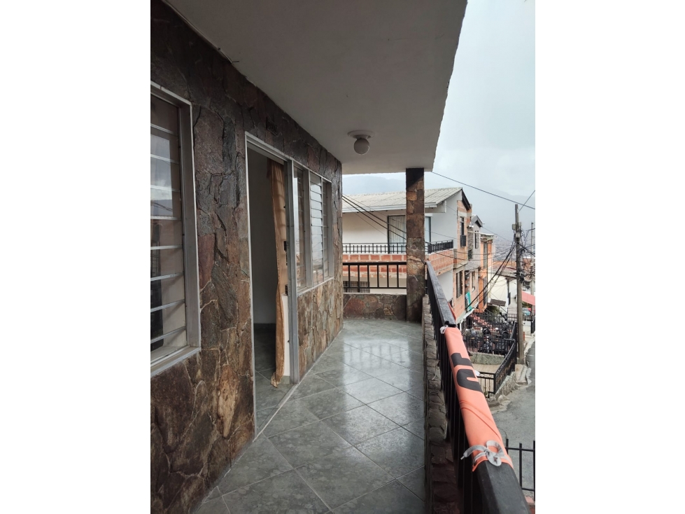 SE VENDE SEGUNDO PISO CASA EN EL 12 DE OCTUBRE — foto 5