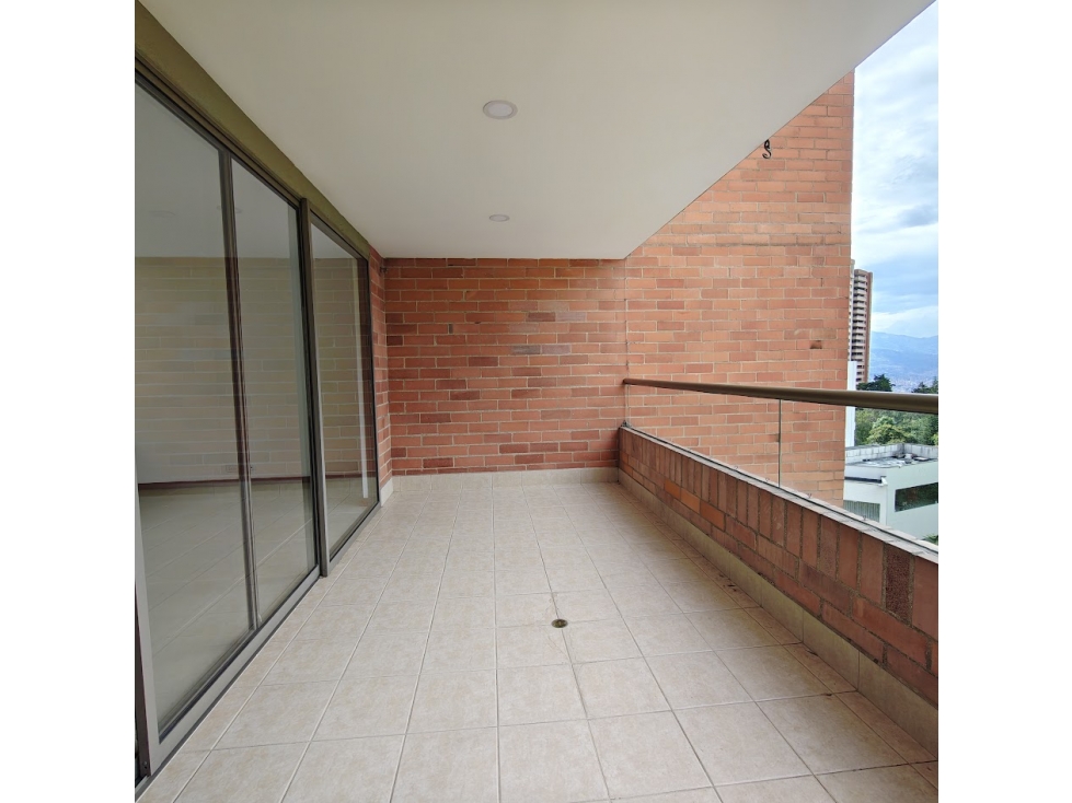 Apartamento en venta El Poblado, sector La Calera. — foto 2