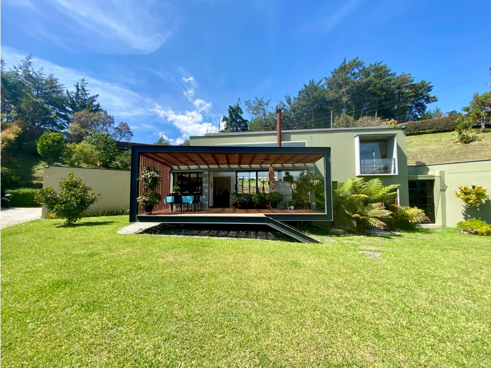 ACOGEDORA CASA CAMPESTRE EN VENTA EN EL CARMEN DE VÍBORAL