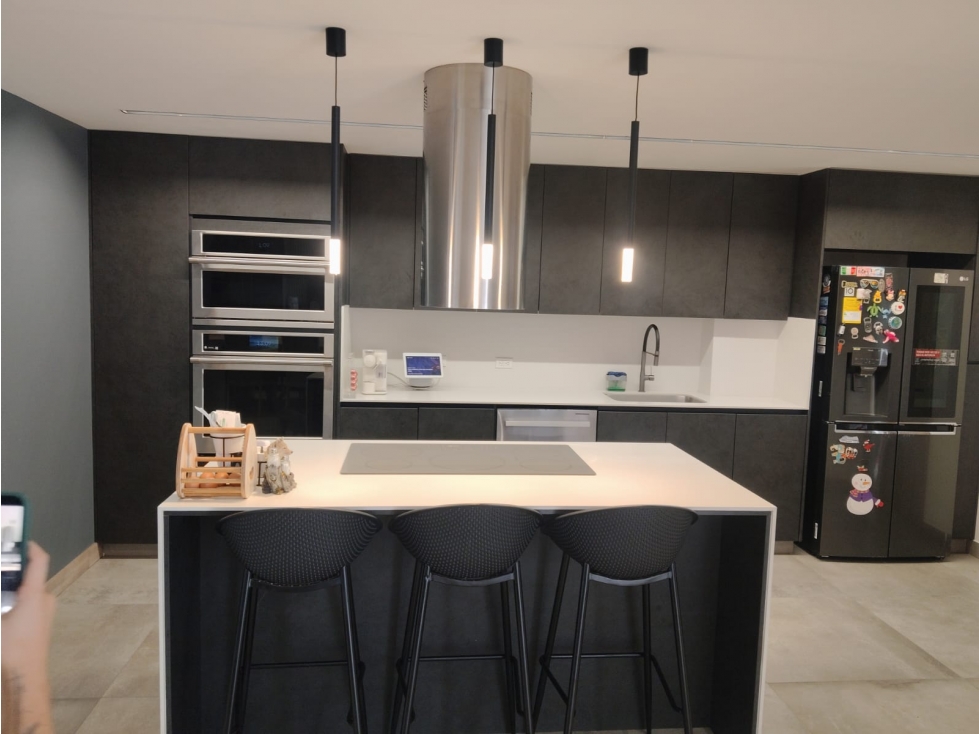 Lujosa Casa de 630m² en Los Colores - 3 Niveles, Jacuzzi y Cine — foto 2