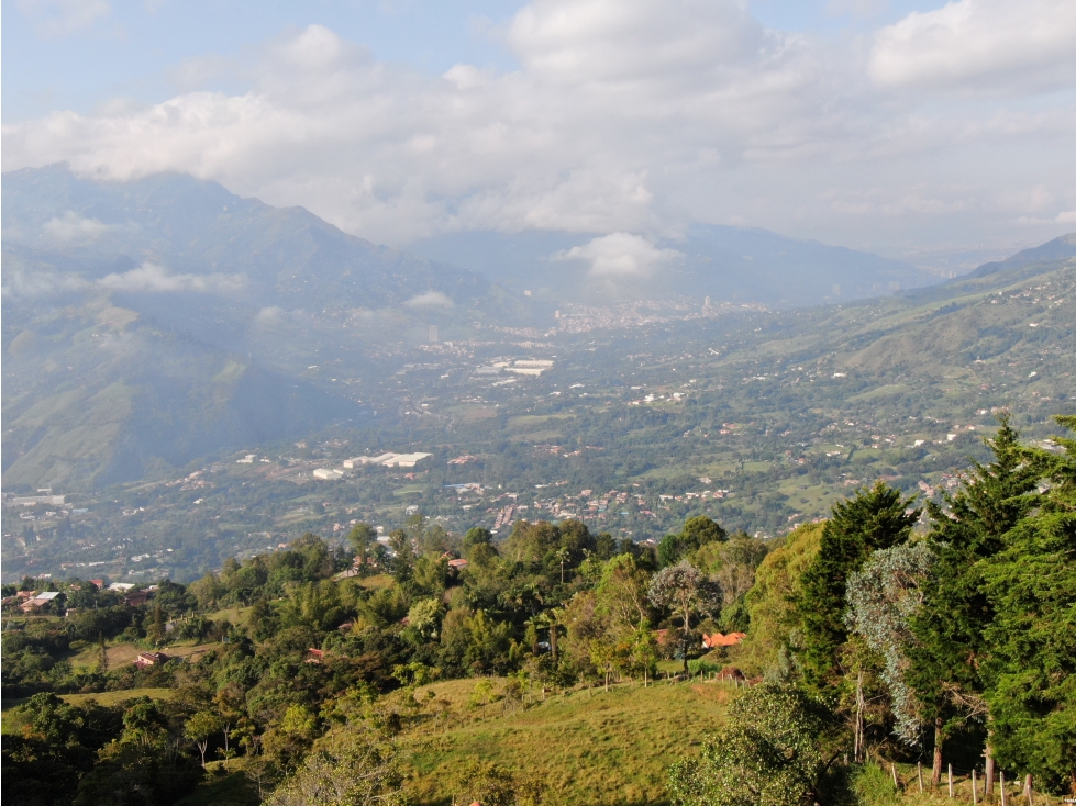 FINCA EN GIRARDOTA CON EXCELENTE VISTA A LAS MONTAÑAS Y A LA CIUDAD - 5