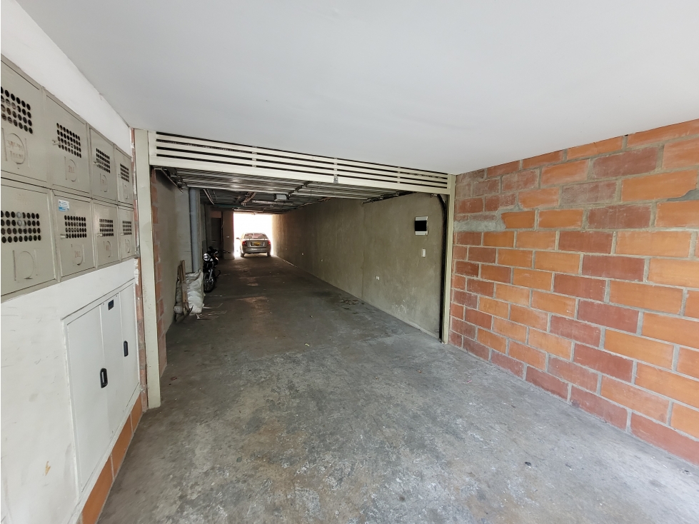 SE VENDE EXCELENTE LOCAL EN SANTA MÓNICA SOBRE VIA PPAL — foto 3
