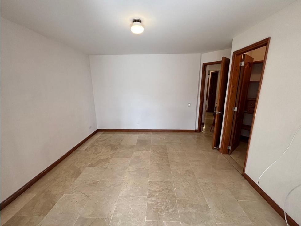 SE VENDE SUPER CÓMODO APARTAMENTO EN LAURELES — foto 4