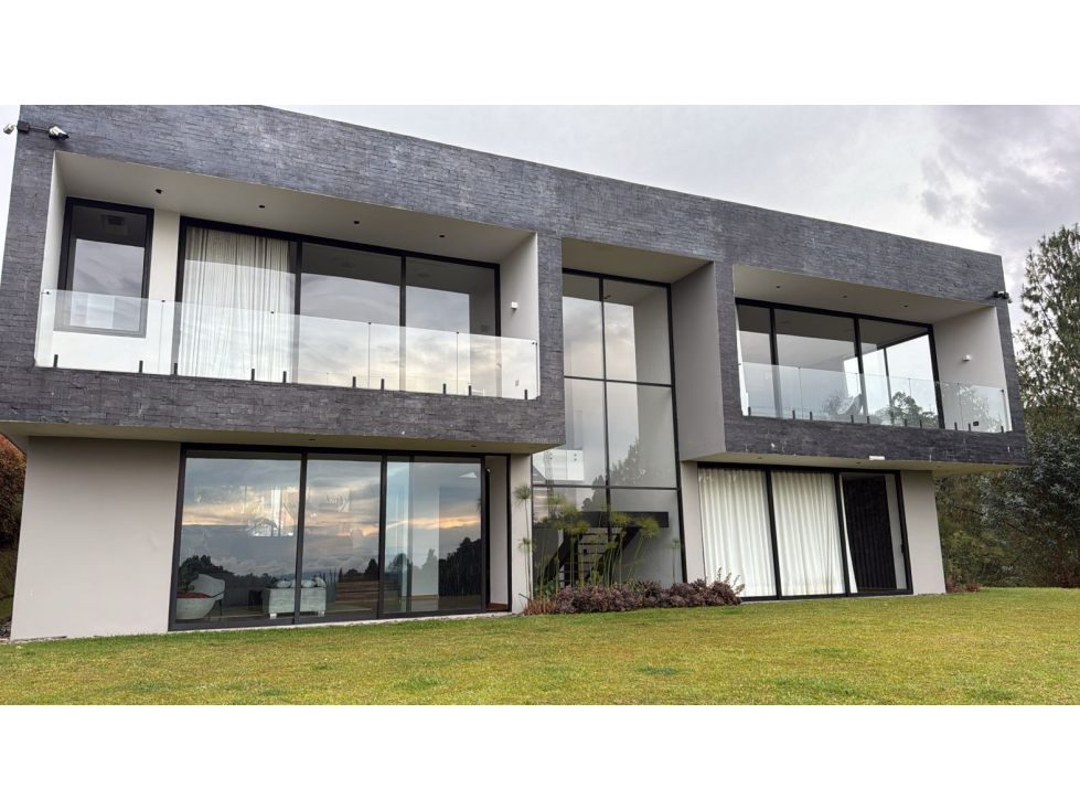 SE VENDE CASA CAMPESTRE EN ENVIGADO LOMA DEL ESCOBERO — foto 3