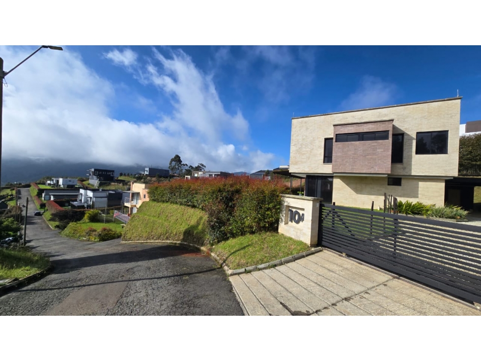 SE VENDE HERMOSA CASA CAMPESTRE LOMA DEL ESCOBERO - ENVIGADO - 2
