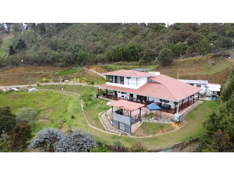 SE VENDE CASA CAMPESTRE EN GUARNE A 700 METROS DE LA VIA PPAL — foto 2
