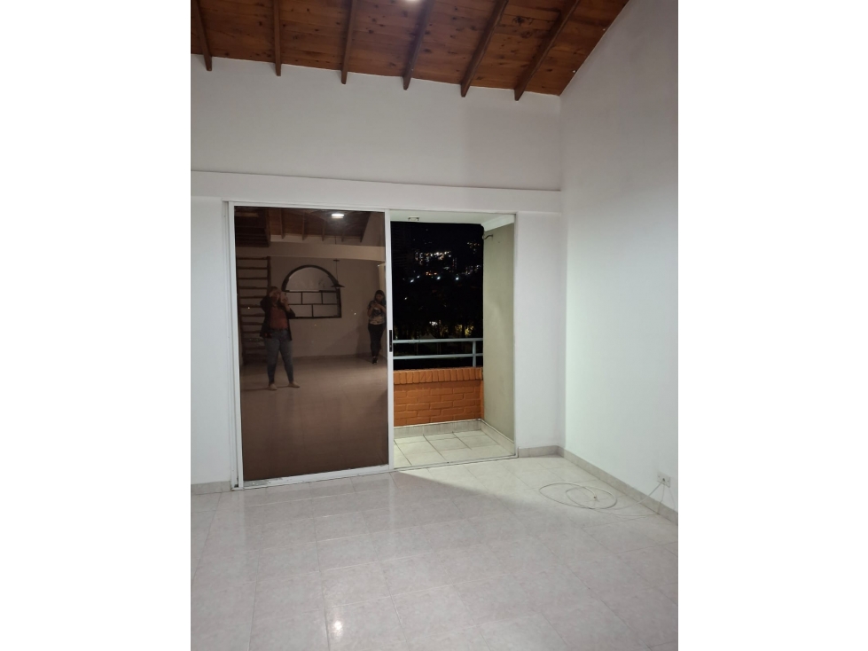 VENDO APARTAMENTO EXCELENTE UBICACION EN PRADOS DE SABANETA — foto 3