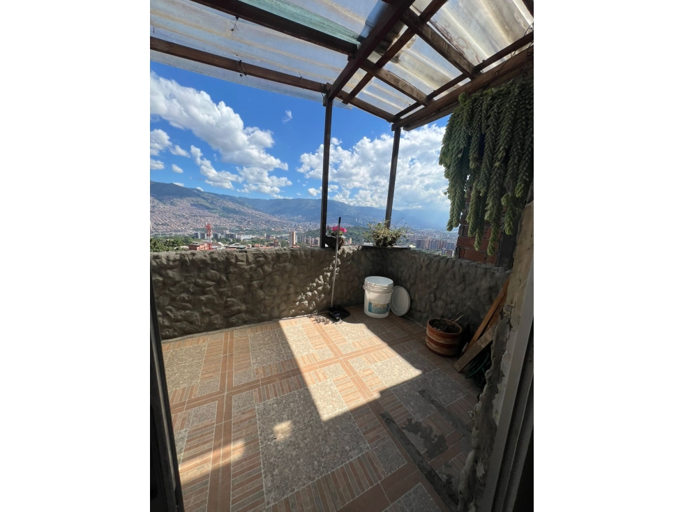 HERMOSA CASA EN VENTA SECTOR ROBLEDO BELLO HORIZONTE