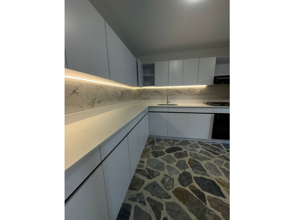 APARTAMENTO EN EL SECTOR LA LOMAS EL POBLADO MEDELLIN — foto 5