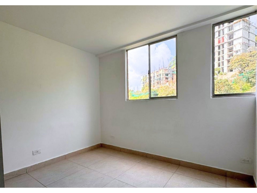 Apartamento con parqueadero y cuarto útil. Sabaneta, Loma de San José — foto 5