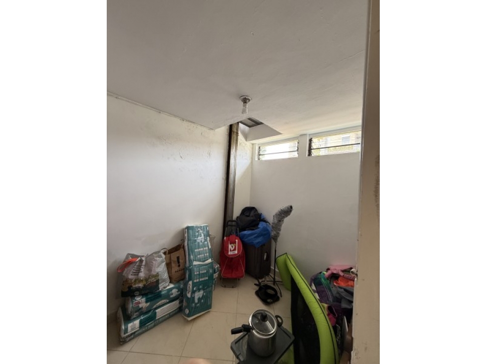 VENTA DE CASA EN LA 80 ESQUINA PARA CONSTRUIR O REMODELAR — foto 4