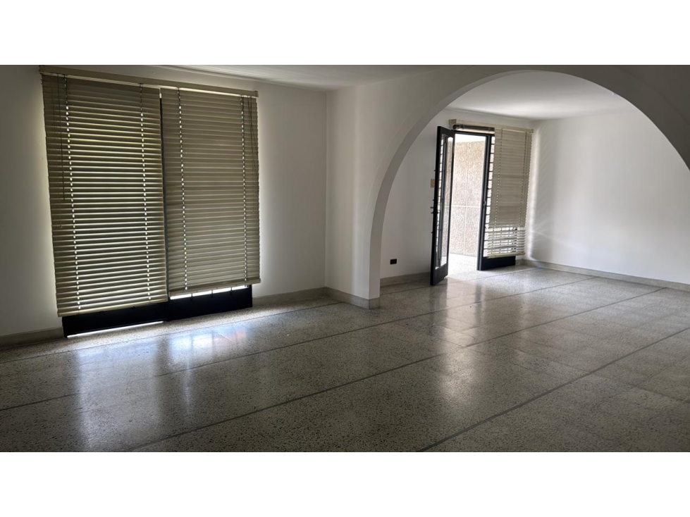 CASA COMERCIAL EN ALQUILER SEGUNDO PISO EN LOS COLORES — foto 6