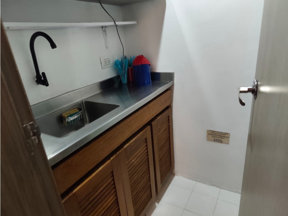 ARRIENDO OFICINA EN EL POBLADO MILLA DE ORO. — foto 6