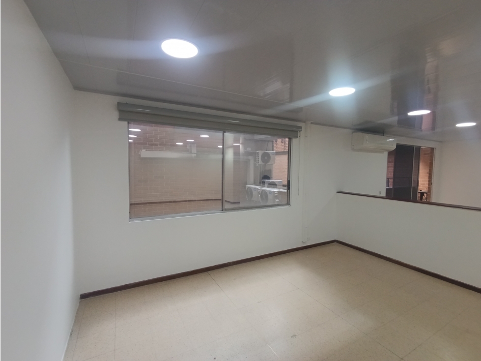 VENDO OFICINA EN GUAYABAL A 800 METROS DE LA ESTACIÓN AGUACATALA — foto 5