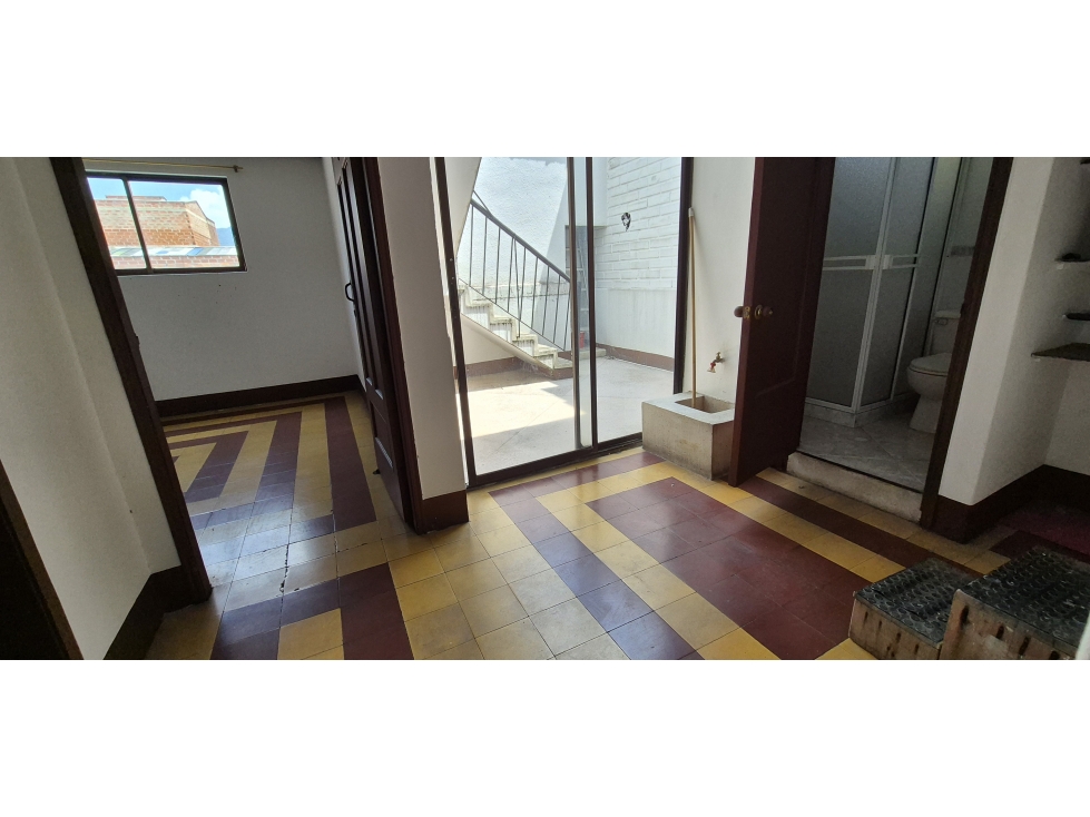 VENDO APARTAMENTO TIPO CASA ENVIGADO PARQUE PPAL 6 ALCOBAS — foto 5
