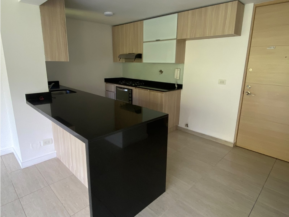 VENTA DE AMPLIO APARTAMENTO EN LA LOMA DE LOS BERNAL — foto 4