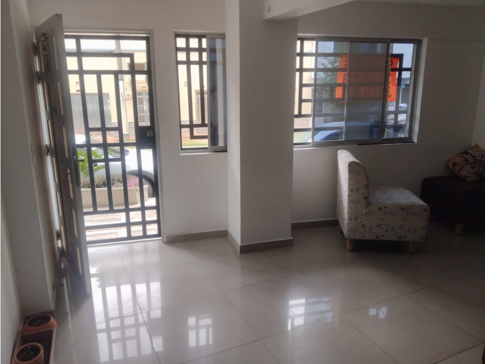 INVERSIONISTAS | Apartamento rentado, primer piso, Barrio Cristóbal