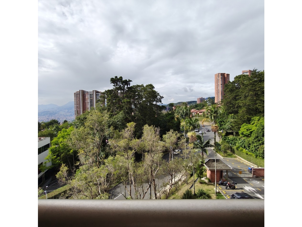 Apartamento en venta El Poblado, sector La Calera.