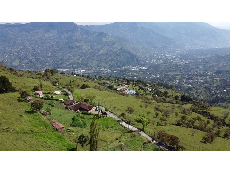 SE VENDE CASA CAMPESTRE CON BELLA PANORÁMICA EN GIRARDOTA - 4