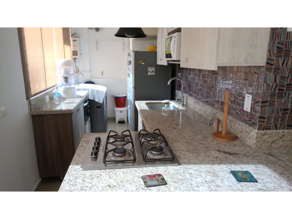 VENDO APARTAMENTO MUY ILUMINADO EN EL POBLADO SECTOR INTERCONTINENTAL — foto 3