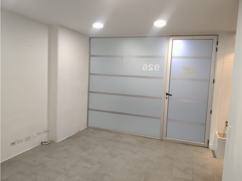 OFICINA EN VENTA EN EXCLUSIVA ZONA DE EL POBLADO CON LINDA VISTA — foto 3