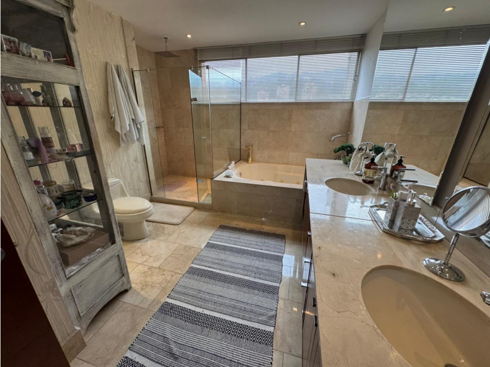 Apartamento en venta El Poblado, sector Las Santas. — foto 6