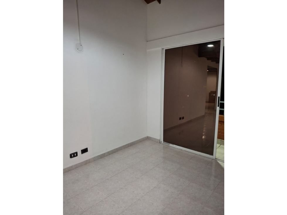VENDO APARTAMENTO EXCELENTE UBICACION EN PRADOS DE SABANETA — foto 4