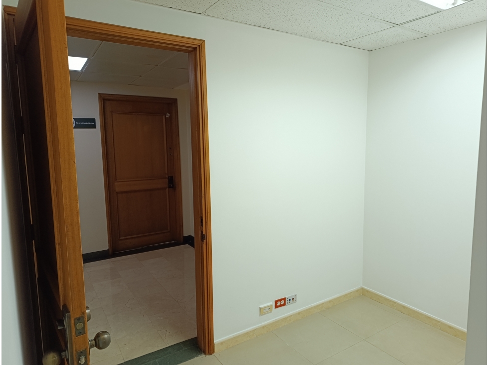 VENDO - ARRIENDO OFICINA EN VILLA CARLOTA - EL POBLADO — foto 6
